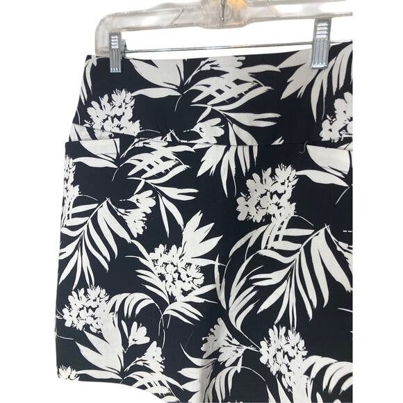 S.C. & CO Ladies' Skort Pull-On, Tummy Control Waistband Multi (Black Floral) - Picture 2 of 6